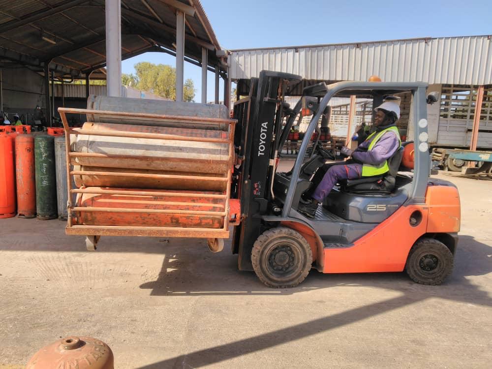 Location de chariot élévateur et GRUE 5