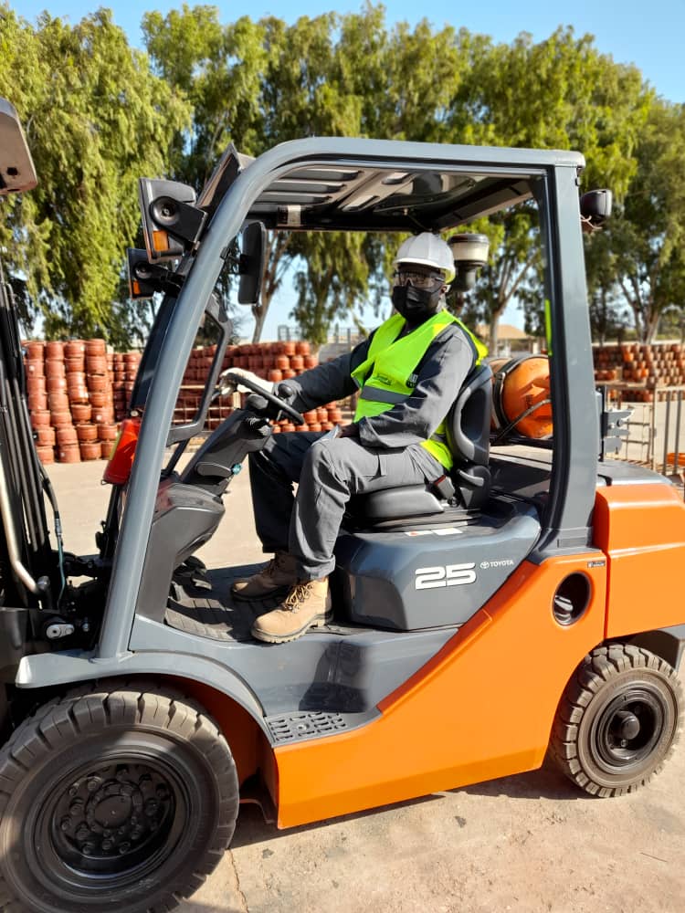 Location de chariot élévateur et GRUE